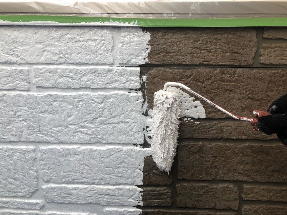 H様(伊賀市)外壁(下塗り1) 伊賀市の外壁塗装、屋根塗装をリペイント匠が施工した写真