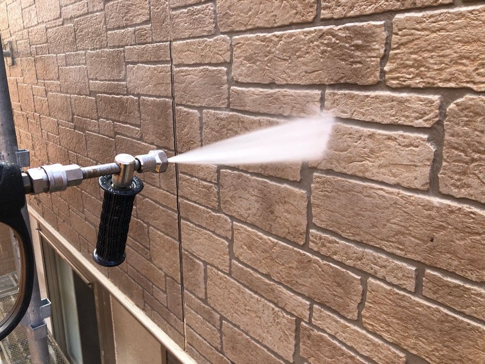 H様(伊賀市)高圧洗浄(外壁) 伊賀市の外壁塗装、屋根塗装をリペイント匠が施工した写真