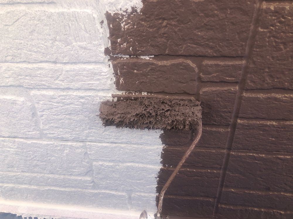 H様(伊賀市)_外壁(中塗り1) (2) 伊賀市の外壁塗装、屋根塗装をリペイント匠が施工した写真