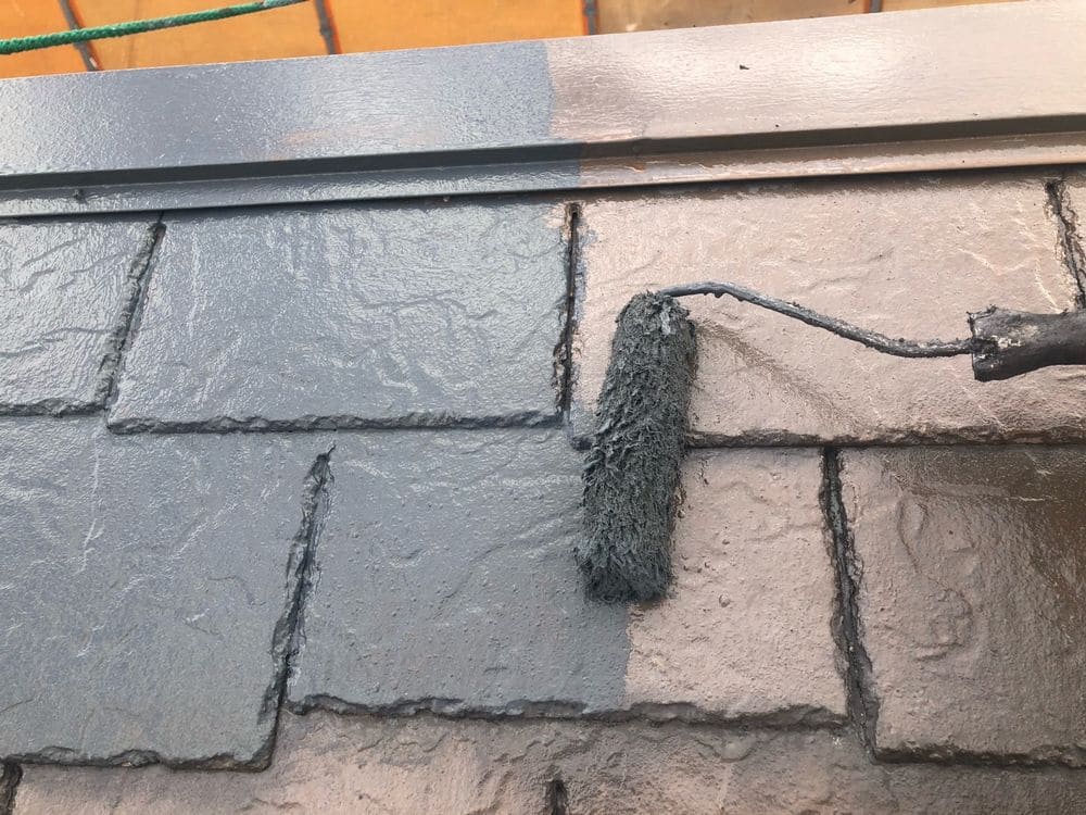 H様(伊賀市)_屋根(中塗り1) 伊賀市の外壁塗装、屋根塗装をリペイント匠が施工した写真