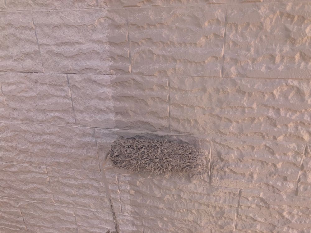 H様(伊賀市)_外壁(中塗り1) 伊賀市の外壁塗装、屋根塗装をリペイント匠が施工した写真