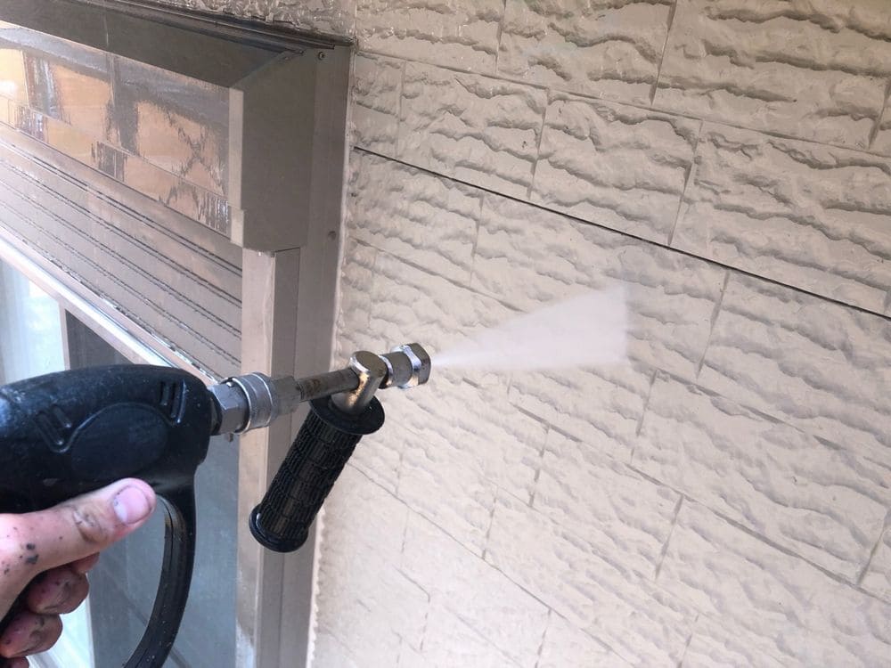 H様(伊賀市)_高圧洗浄(外壁) (1) 伊賀市の外壁塗装、屋根塗装をリペイント匠が施工した写真