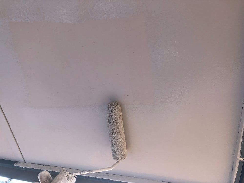 H様(伊賀市)_軒天(中塗り) 伊賀市の外壁塗装、屋根塗装をリペイント匠が施工した写真