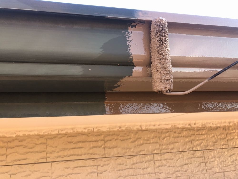 H様(伊賀市)_樋(中塗り) 伊賀市の外壁塗装、屋根塗装をリペイント匠が施工した写真